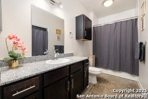 Building Photo - 1401 S Flores St