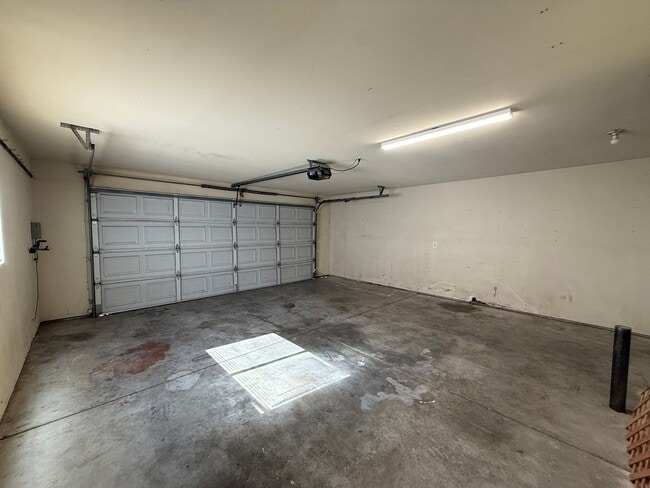 Building Photo - Single Story Home Located in The Gated Community of Hidden Pines