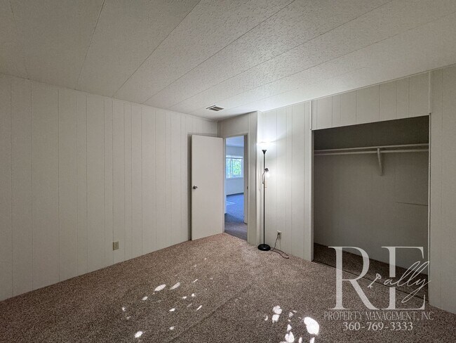 Building Photo - Coastal 3-Bed Home with Stunning Puget Sou...