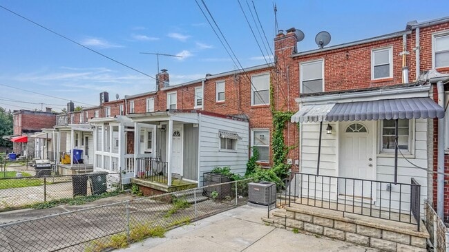 Building Photo - 3224 Kenyon Ave