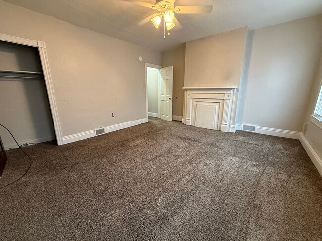 Building Photo - Cozy Home - Munhall