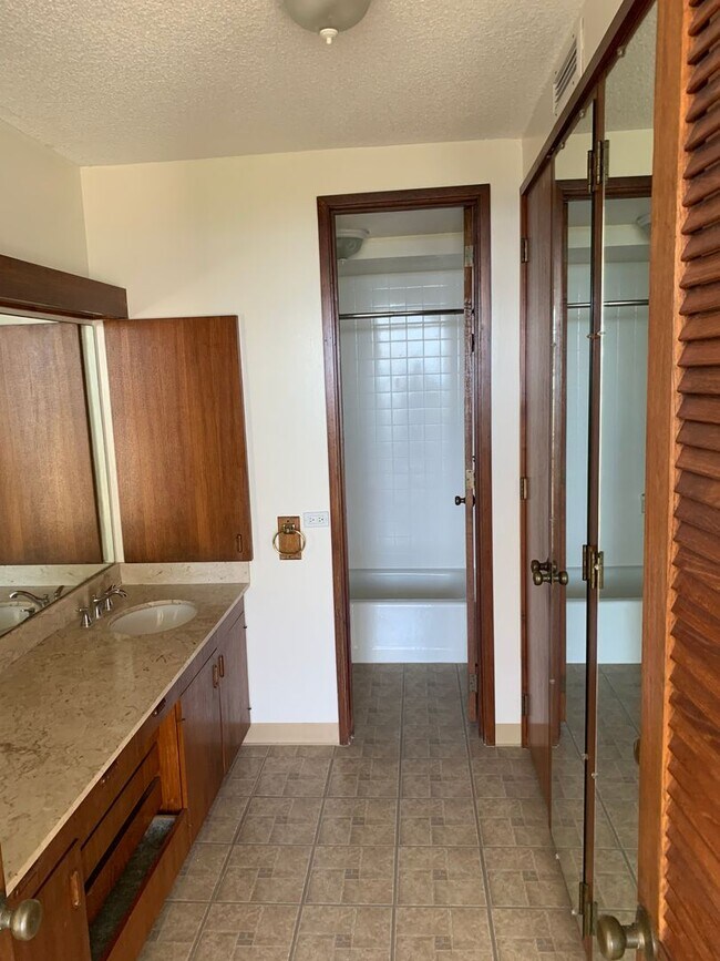 Building Photo - 4340 Pahoa Avenue #23A
