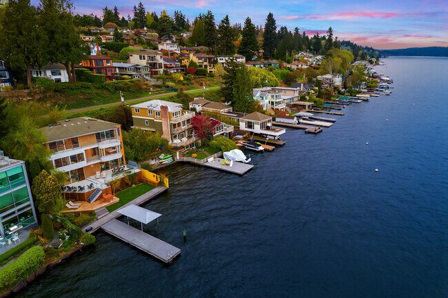 Building Photo - 10514 Riviera Pl NE