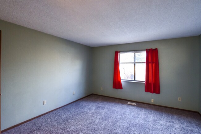 Building Photo - 3355 Mirage Dr