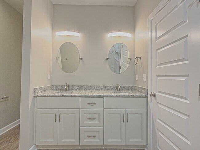 Building Photo - 602 Princess Anne Cir