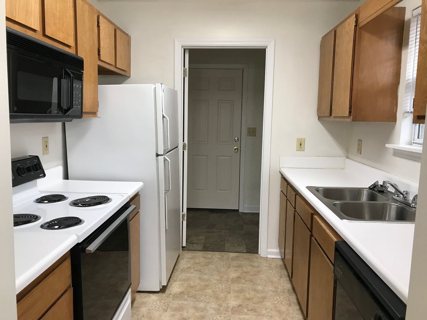 Building Photo - 304 Oriole Dr