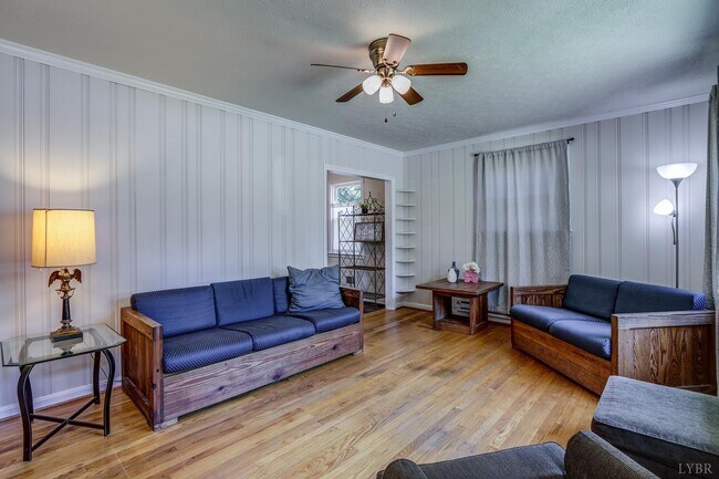 Building Photo - 4605 Greenwood Dr