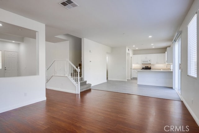 Building Photo - 321 N Riley Ct
