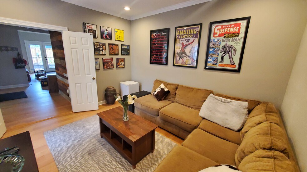 Building Photo - 5927 Sentinel Dr