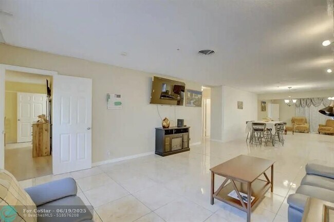 Building Photo - 1700 N 47th Ave