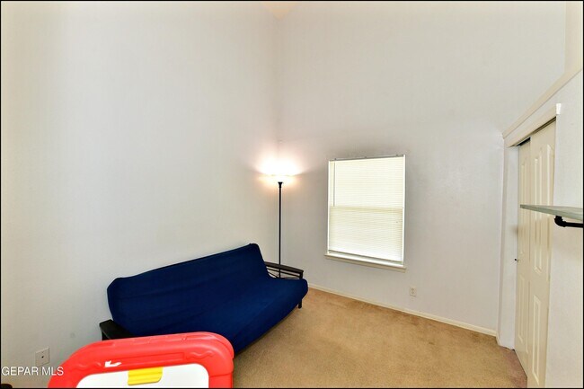 Building Photo - 10937 Northview Dr