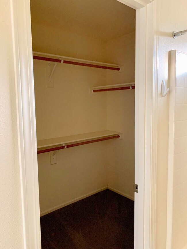 Building Photo - Beautiful 3 bed 2.5 bath Home with 2 car garage