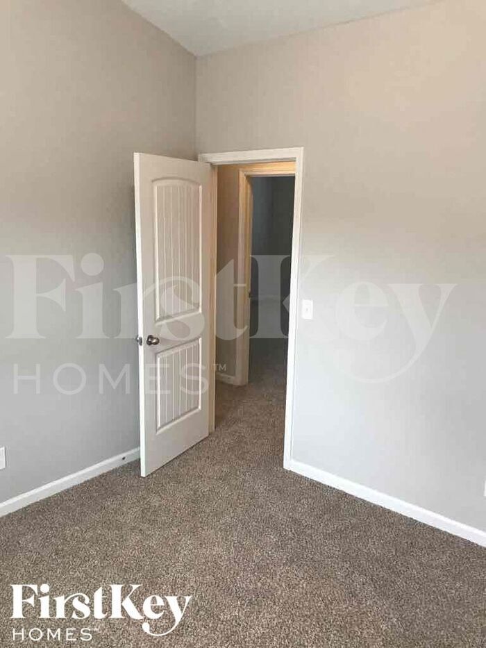 Building Photo - 583 Forrest Hills Dr