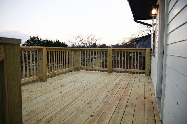 Building Photo - NEWLY REMODELED