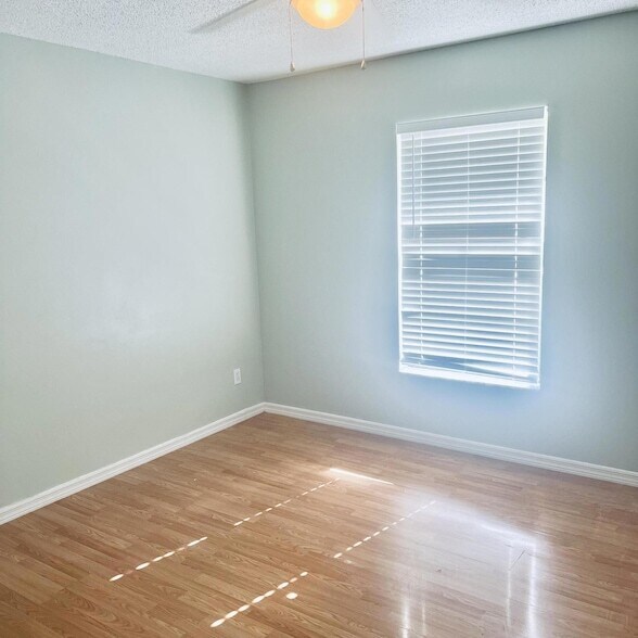 Building Photo - 6911 NW Dorothy St