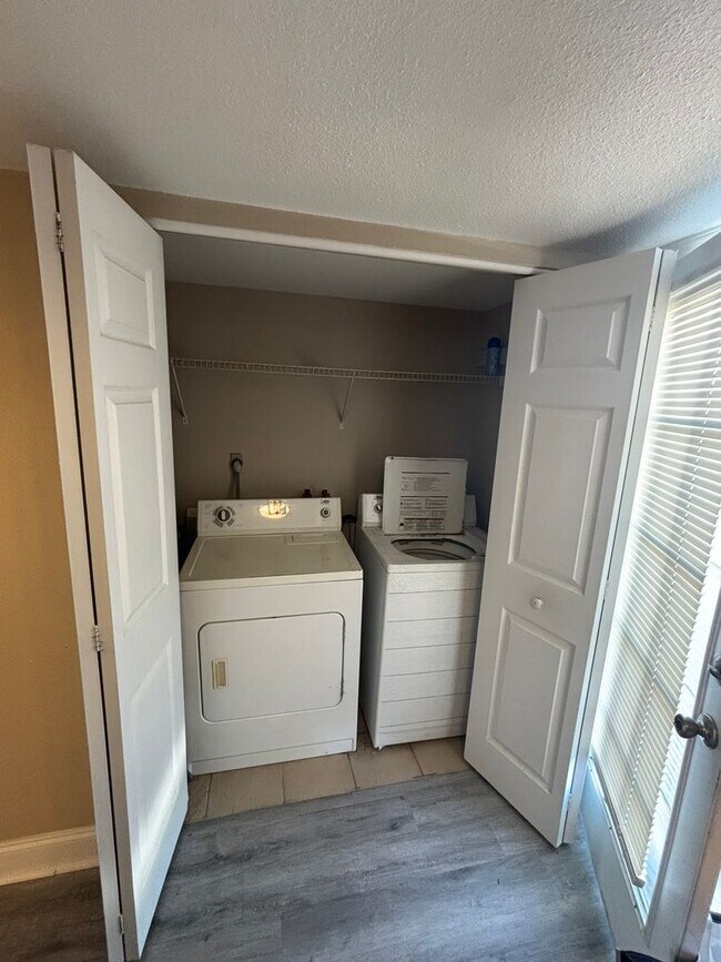 Building Photo - 914 Shorewinds Dr