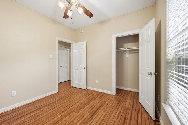Building Photo - 25203 Oak Villa Dr