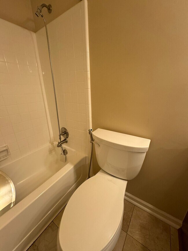 Building Photo - 7024 Somerset Cir