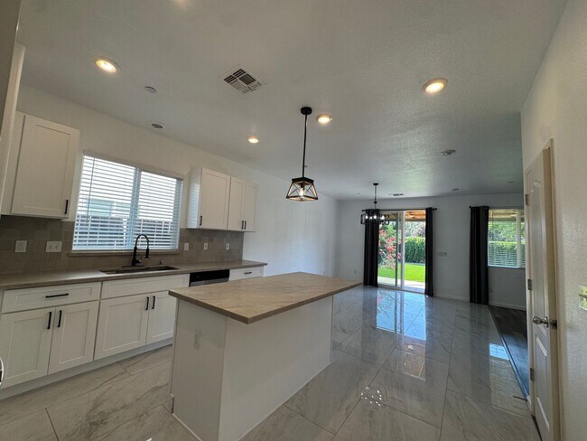 Building Photo - 2469 S Rogers Ln