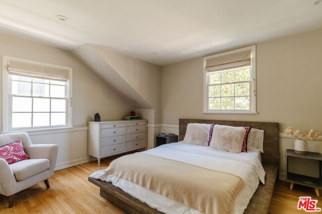 Building Photo - 231 S Thurston Ave