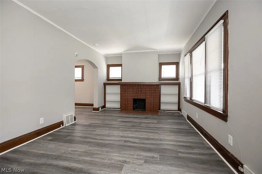 Building Photo - 10203 Greenview Ave