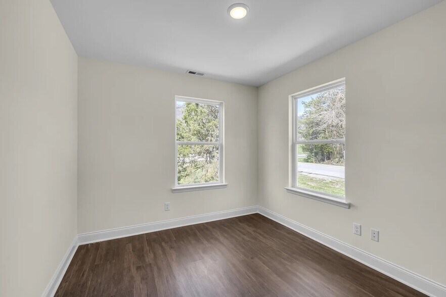 Building Photo - 5546 Stream Ln