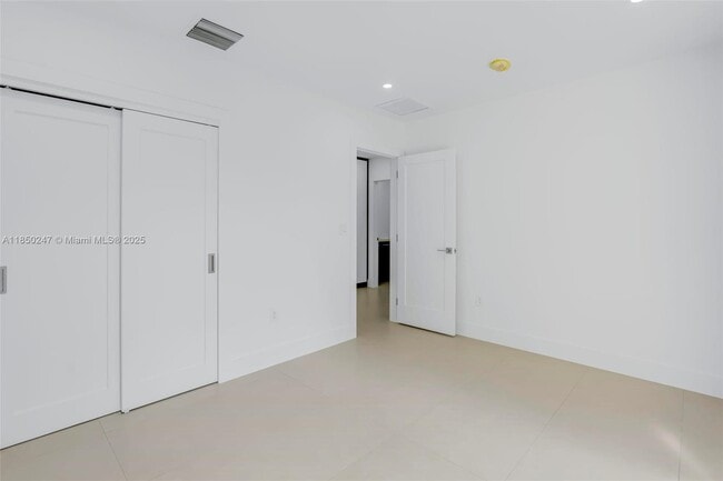 Building Photo - 524 NE 65th St