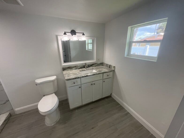 Building Photo - 5207 Behms Ct