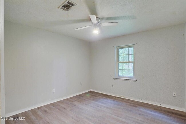 Building Photo - 757 Sandy Ln