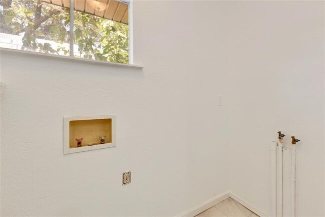 Building Photo - 1402 Citation Cir