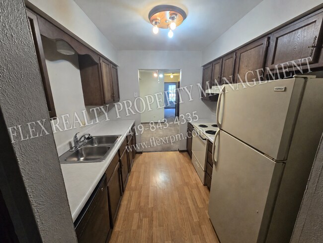 Building Photo - 3353 W Laskey Rd
