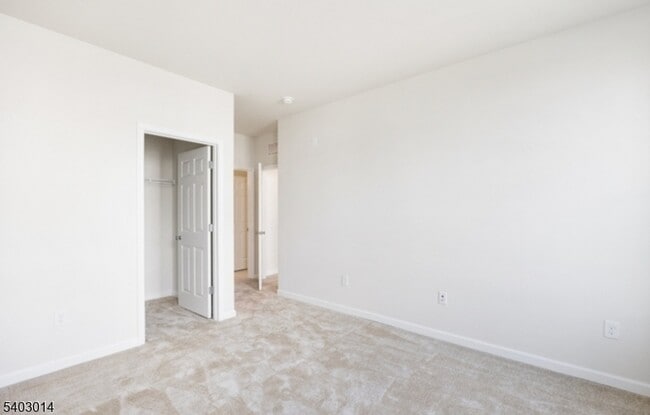 Building Photo - 5 Sadie Cir