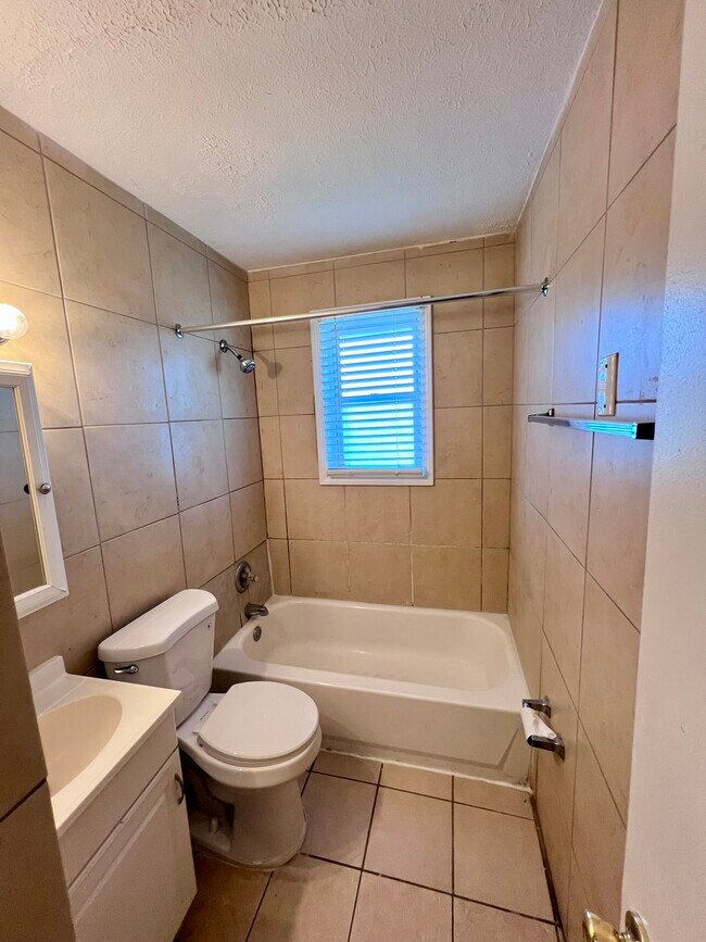 Building Photo - 309 N Marshall Ave