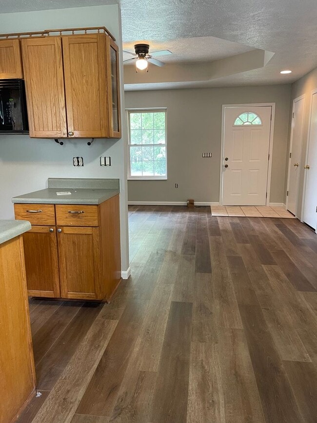 Building Photo - 3 Bed 2 Bath 2 Car Garage plus Bonus Room Available July 31, 2023
