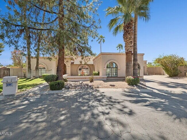 Building Photo - SPARKLING PRIVATE POOL, BEAUTIFUL HOME, UNBEATABLE LOCATION!