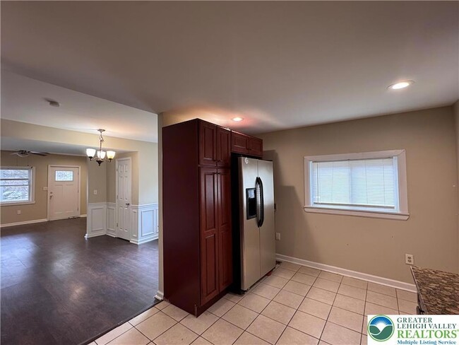 Building Photo - 207 Spring St