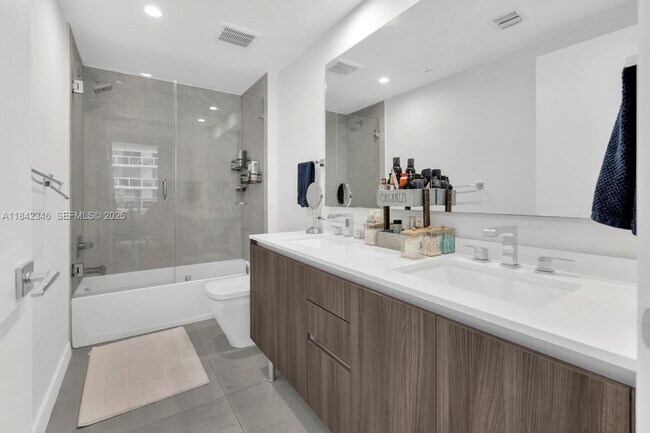 Building Photo - 488 NE 18th St