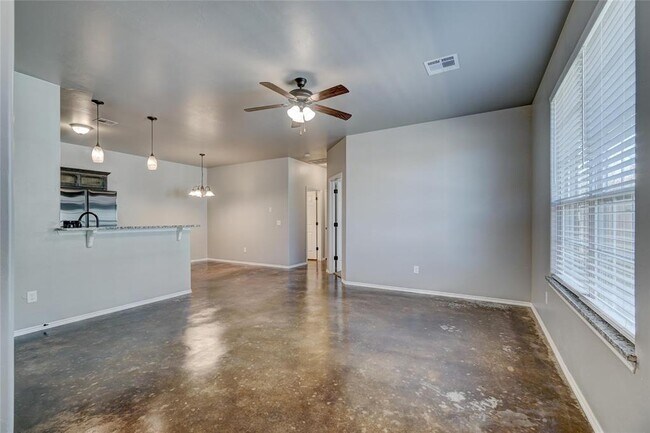 Building Photo - 1736 Eighty-Niner Ter
