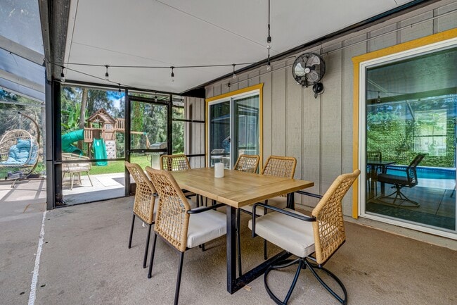 Building Photo - 2239 Wells Ave