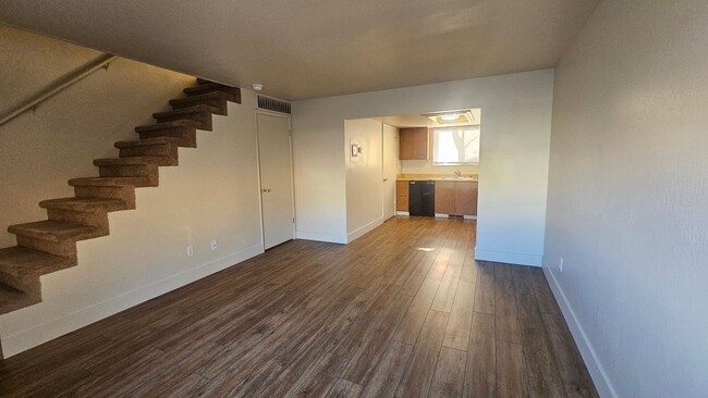 Building Photo - Immaculate Townhome Close To UNR