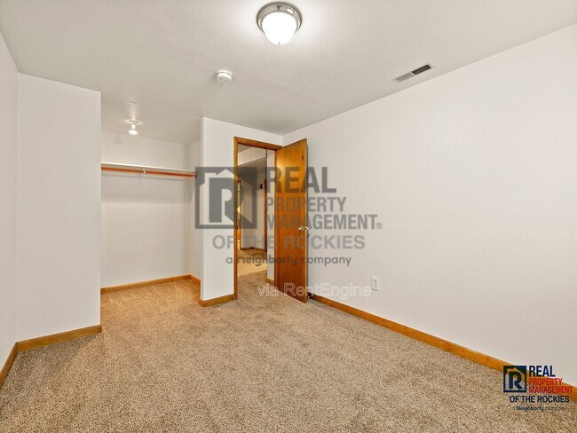 Building Photo - 437 Radiant Dr