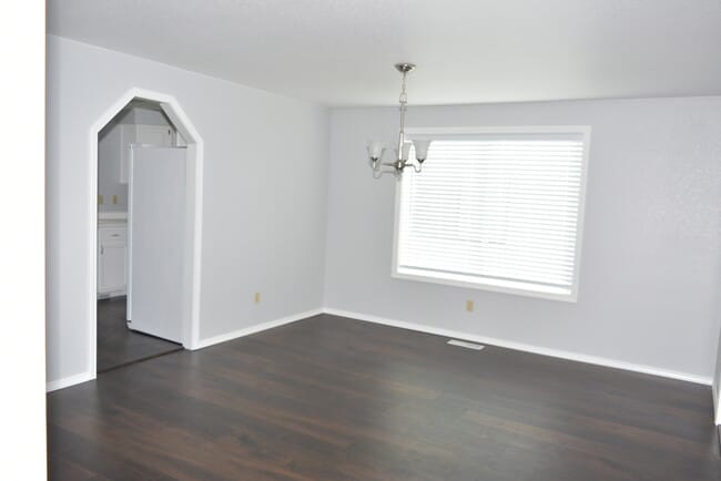 Building Photo - 5706 Crystal Ct SE