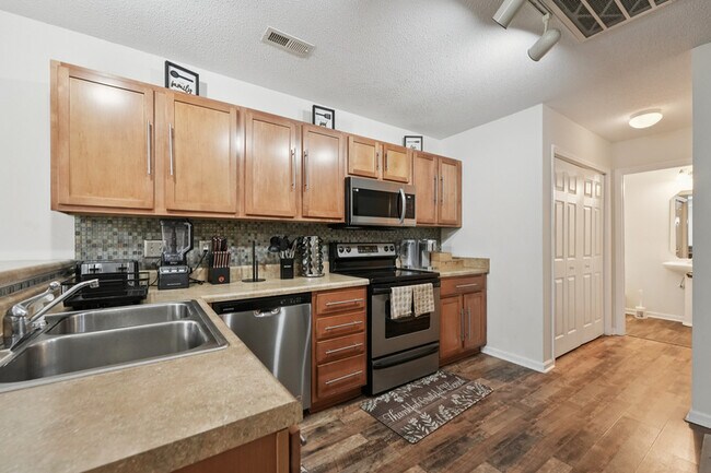 Building Photo - 2203 Elk River Dr