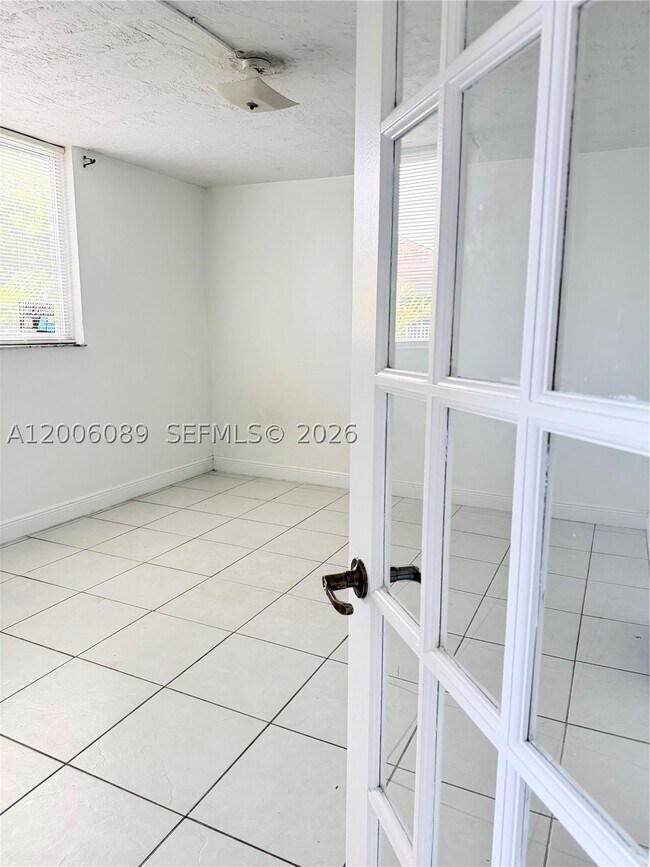 Building Photo - 10090 NW 80th Ct