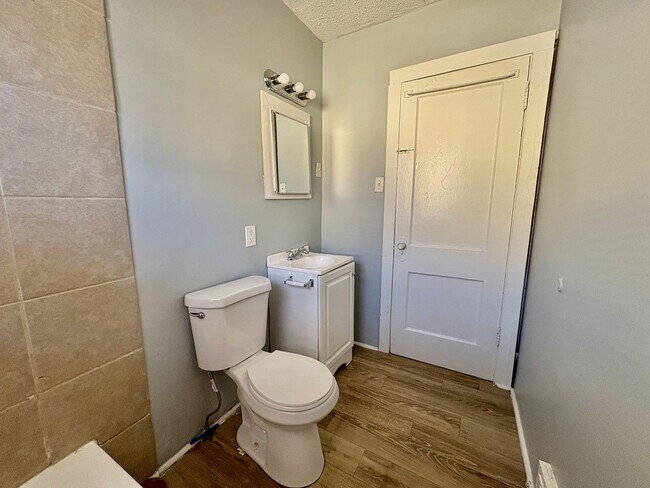 Building Photo - Spacious 2-Bedroom + Den Home with Ample Parking & Backyard!