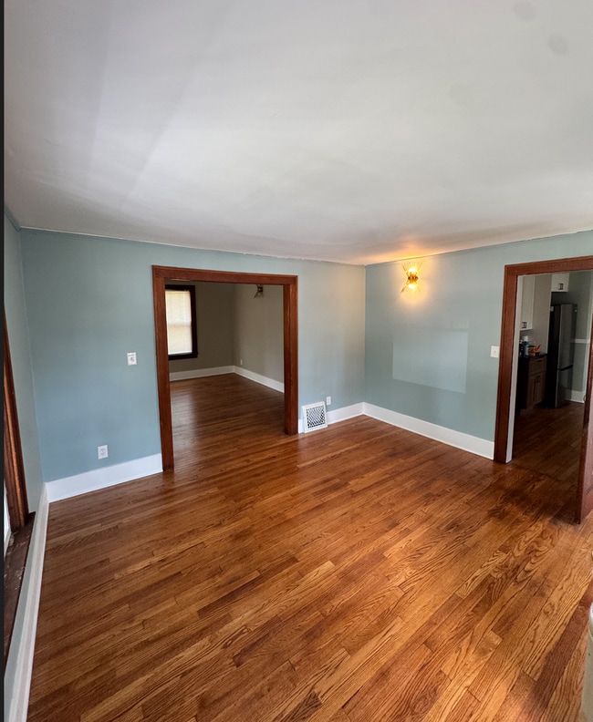 Building Photo - 1625 S Maple Rd