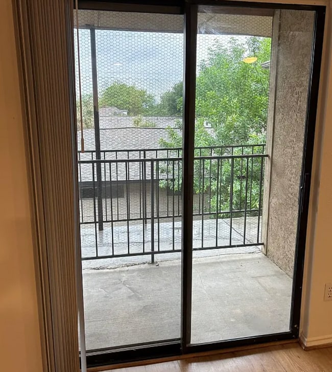 Building Photo - 5916 Gaston Ave