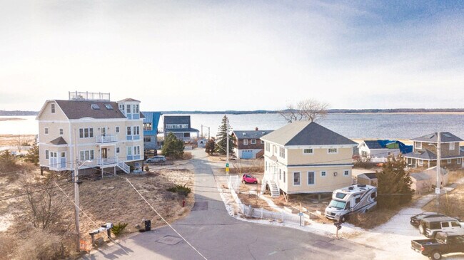Building Photo - 158 Old Point Rd