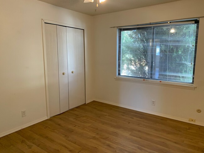 Building Photo - 12204 Baja Dr NE