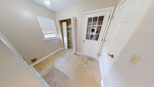 Building Photo - Beautiful 3 bedroom, 2 bathroom, house .